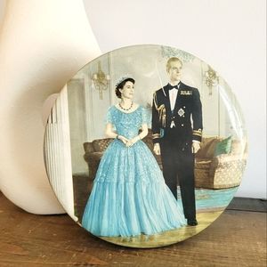 HRH Queen Elizabeth 1953 Coronation Couple Round Decorative Buscuit Tin
